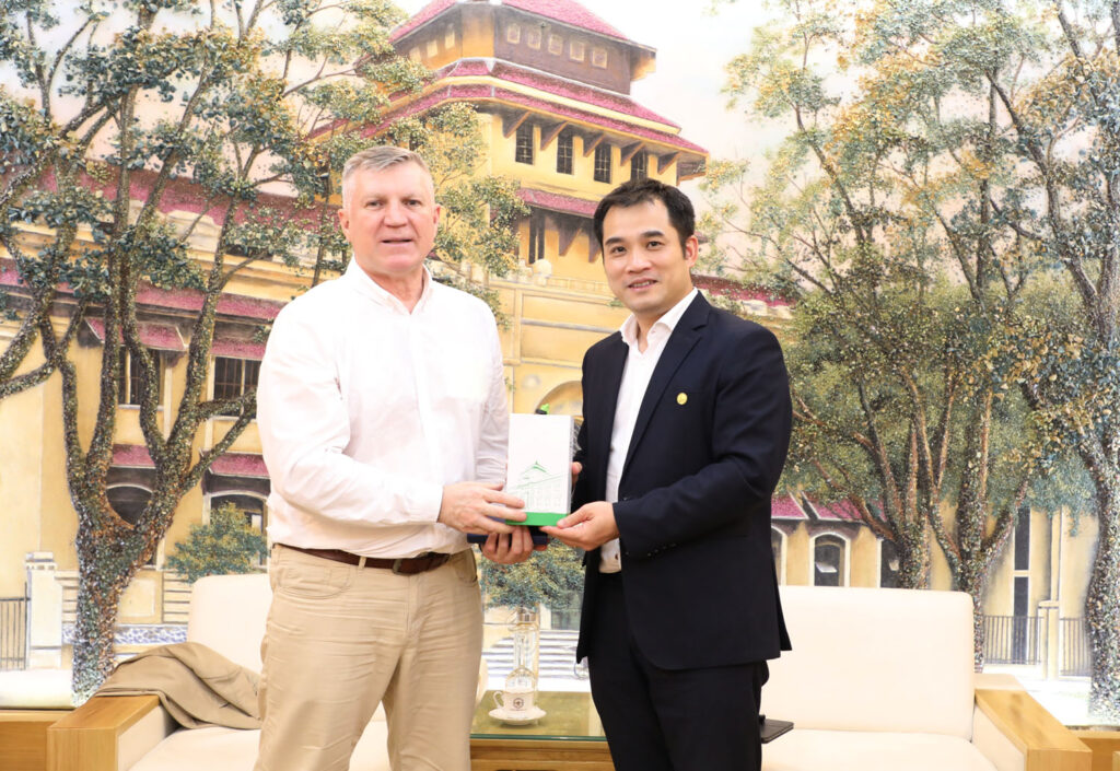 ĐHQGHN tăng cường hợp tác với Trung tâm Khoa học và Văn hóa Nga tại Hà Nội