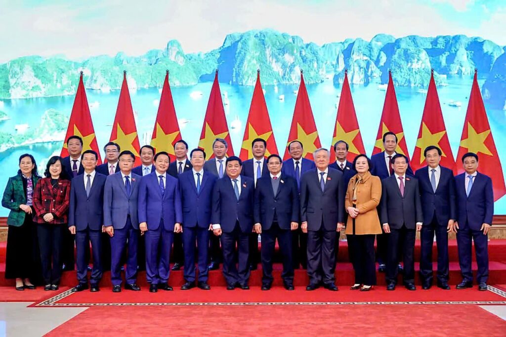 Phát huy lợi thế thể chế, xây dựng Nhà nước kiến tạo dẫn dắt phát triển và bộ máy quản trị quốc gia hiệu năng, hiệu lực, hiệu quả